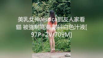 偷拍漂亮美女和男友,女闺蜜一起旅游,进房间就自拍.MP4