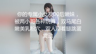 鸭舌帽酒窝颜值美女修长美腿吊带丝袜，双指抠入抽插流出水来，浴室湿身诱惑，近距离特写揉搓大阴唇肥穴