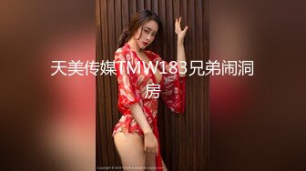 风骚小少妇的3P，全程露脸伺候两根大鸡巴深喉口交主动上位，看着屏幕听狼友指挥各种抽插浪叫不止别错过