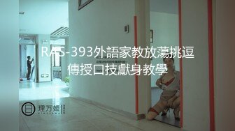 车展现场抄底大长腿美女车模和漂亮的美女职员 (3)