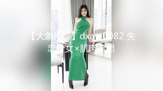 澡堂子更衣室偷窥众多的脱的光溜溜的美女少妇 (1)