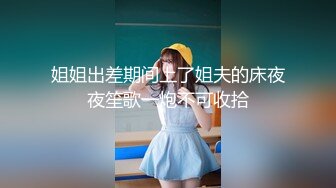  幸福老哥啪啪00后嫩妹子边操旁边还有个妹子舔奶，掀开被子上位骑乘后入抽插童颜大奶