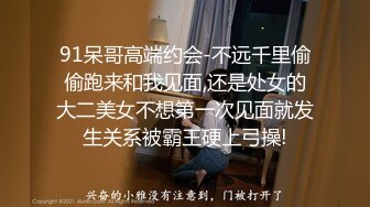 怎么来个两个猛一？翘臀乖乖学弟照样把两根鸡巴嗦得流精