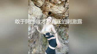 《极品CP魔手外购》近景偸拍商场女厕各种类型小姐姐方便亮点多长腿丝袜制服妹逗逼表情是怎么回事附加经典007极品厕拍 (11)