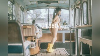 【伟哥足浴探花】，新来的贵州小美女，3000带酒店，舌吻舔穴无套