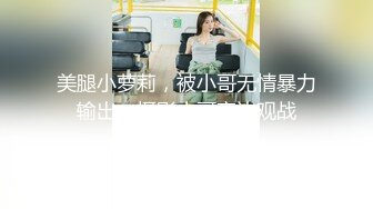 女销售员为了能签下合同只能让客户玩：‘你还没说和我什么时候签合同好痛好痛好痛’，‘痛你就叫呀，等我把你玩高潮了就签，揉奶’！