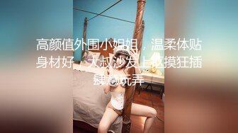 【奶子一大一小E罩杯美妞】白皙皮肤打车灯，叫女性好友用手指帮忙插，跳蛋震淫荡骚浪叫，从下往上视角特写