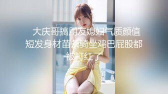 上次爬窗户偷拍表妹洗澡被察觉了,无奈没戴眼镜,没看清是谁偷拍的,这次洗澡不敢把眼镜摘下了