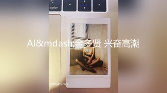 长卷发轻熟女红色睡衣性感红色丝袜丰满翘臀，撅起屁股特写私处，水很多骚的很扣穴