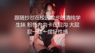  漂亮美女3P 身材不错 被单男快速狂怼 爽的不行 这哥们操逼真猛